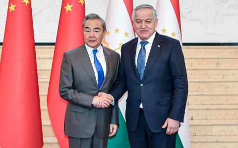 王毅首度就中日风波表态 学者：北京或为“台湾有事论”划两条新底线