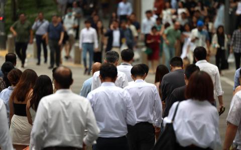 所有公务员可享1.3个月年终花红