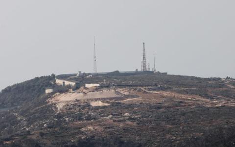 黎巴嫩指以色列近期在黎南部边境亚龙村西南和东南方向修建了两道T字形混凝土隔离墙，位置处于国际公认的黎巴嫩领土范围内。（法新社）