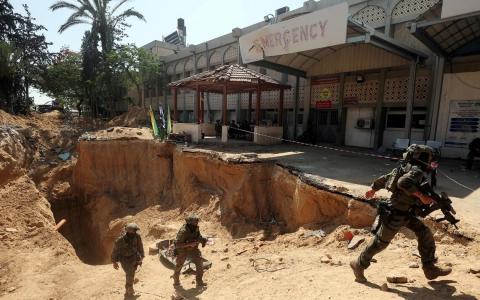 数十名哈马斯武装分子仍滞留在加沙南部的地道中，图为加沙汗尤尼斯欧洲医院地下的隧道。（路透社档案照片）