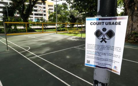 为阻匹克球噪音扰民 市镇会球场装铁网惹议