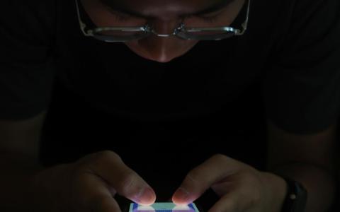 CMG20240322-WooFL01/Pose for Phone Scam[News Center]（SPH Media Limited）