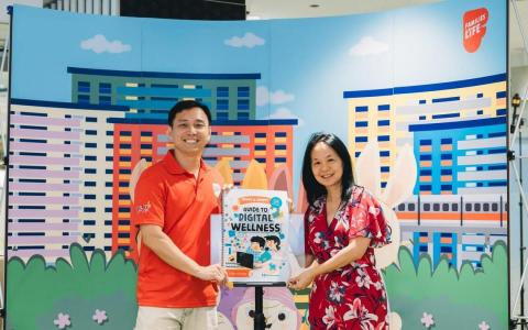 借童书促进亲子趣味交流 鼓励孩子当“聪明的数码公民”