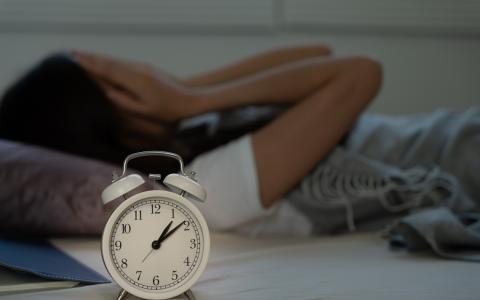 平日睡不够 周末补眠难抵血糖影响