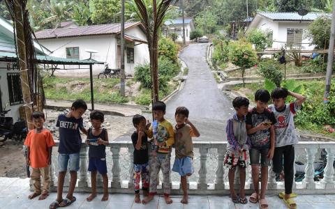 马来西亚拟禁未满16岁青少年使用社媒