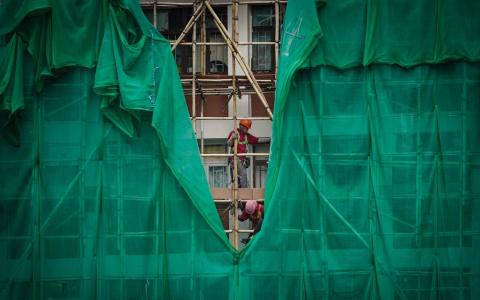 香港200多栋维修中高楼 被令周末或之前拆除棚网