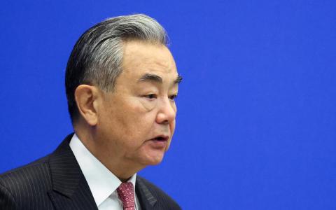 中国大陆外交部长王毅强调，台湾地位已经被《开罗宣言》《波茨坦公告》等“七重锁定”。（路透社档案照片）