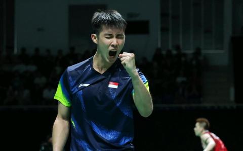 我国头号男单骆建佑为新加坡队取得第一分。（海峡时报）