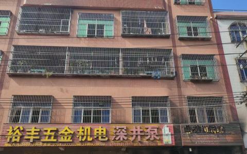汕头市潮南区一自建房星期二（12月9日）晚突发火灾，致12人遇难。图为星期三（10日）拍摄的火灾现场。（新华社）