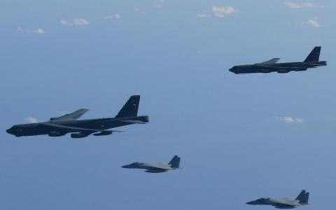 美日战机联演展示武力 回应中俄联合空中巡航