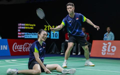 我国混双组合许永凯（右）和金羽佳不敌强劲的马国组合，止步复赛。（白艳琳摄）