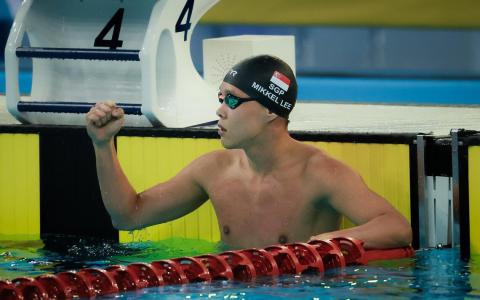 我国泳将李君杰（图）夺得男子50米自由泳金牌，他的队友张正伟拿下银牌。（海峡时报）