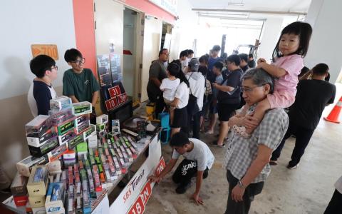 私人巴士业者办发烧友聚会 200人参与年轻者居多