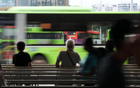 陆交局添购660电动巴士 明年底载客