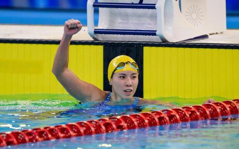 我国女将林香杞时隔六年再度赢得女子50米自由泳金牌。（新加坡体育理事会提供）