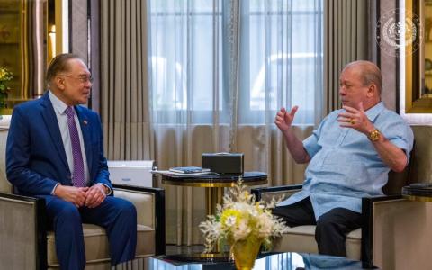 安华改组内阁 佐哈里贸工部长 刘镇东副财长