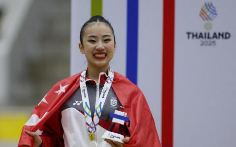 这是18岁的杨慧婷首次参加东运会，最终为新加坡赢得一枚银牌。（路透社）
