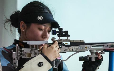 我国射击女将陈芊秀（图）携手徐湘玮和睿娜，为新加坡拿下历来首枚女子50米三姿气步枪团体赛金牌。（白艳琳摄）
