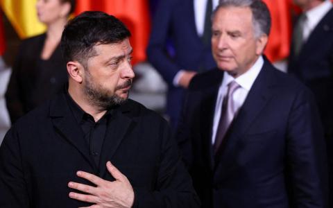 可以认为，特朗普欲尽快结束俄乌战争，与他的全球战略目标是一致的。图为12月15日，乌克兰总统泽连斯基与美国特使威特科夫在柏林的会议上。（法新社）