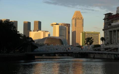 经济师大幅上调今年经济增长预测 从2.4%调至4.1%