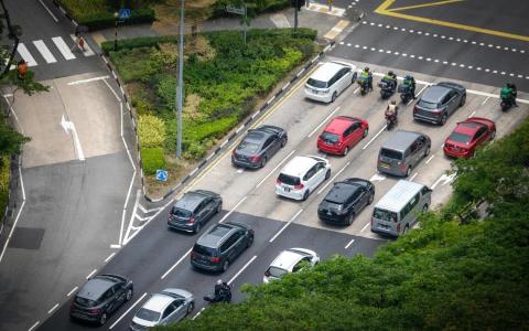 连降四轮后回升 中小型汽车拥车证成价上涨4000多元