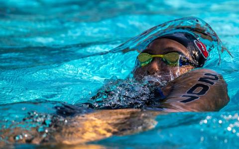 我国东京奥运选手刘俐杉时隔八年，再次为新加坡收下一枚银牌。（新加坡体育理事会提供）