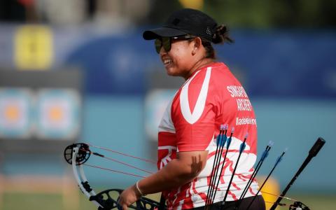 王雪俐在一天内参加两场团体和一场单人奖牌赛，虽遗憾错失金牌，仍积极面对双银成果，为来届亚运会和奥运会积蓄能量。（海峡时报）