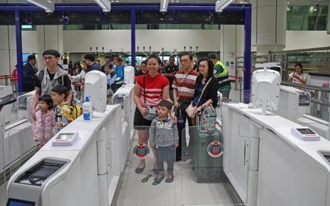 兀兰大士关卡QR码通关升级 一家四口可同步刷脸过关