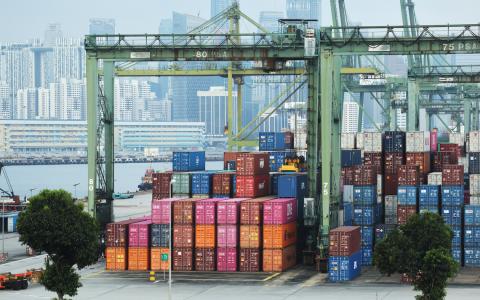 黄总理：美国关税对新加坡经济影响 下半年逐渐显现