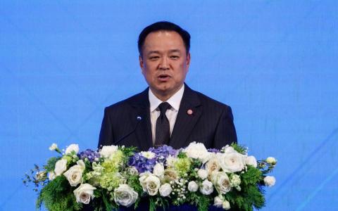 12月17日，泰国看守首相阿努廷在曼谷举行的打击网络诈骗国际会议上向媒体发表讲话。（彭博社）