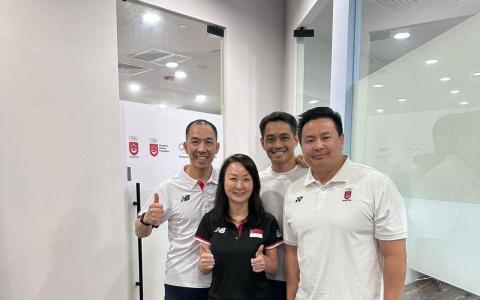 新加坡田径总会和国家主要体育管理机构星期二聚头，讨论如何持续推动田径队提升实力。（左起）新加坡田径总会会长连仲伦、副会长张慧仪、体育理事会高水平体育学院体育管理团队负责人德拉贡、全国奥理会秘书长蔡荣俊。（取自张慧仪脸书）