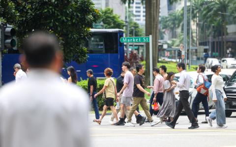 本地白领职缺仍占逾五成 培训行销与软件类需求最高