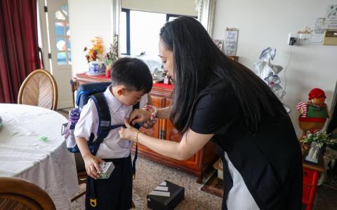 从曾祖父到曾孙 一家四代人同读ACS附小