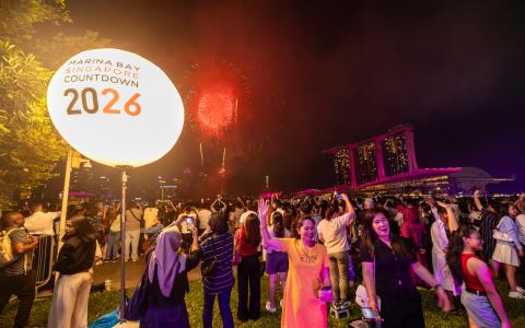 在肯定所做出的成绩之余，我们依然要保持拼搏的精神与克服难题的毅力，居安思危，因为2026年的国内外挑战会更为艰巨。（档案照片）