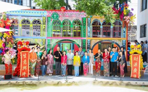 由新加坡人廖学敏创立的娘惹手作糕点品牌娘惹囡在上海、苏州、杭州、济南等地开设门店。图为今年8月18日，娘惹囡苏州门店开业。（娘惹囡提供）