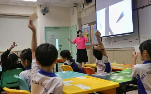 教师:工作内容多且繁琐 确保能专注教学是保障质量和身心健康关键