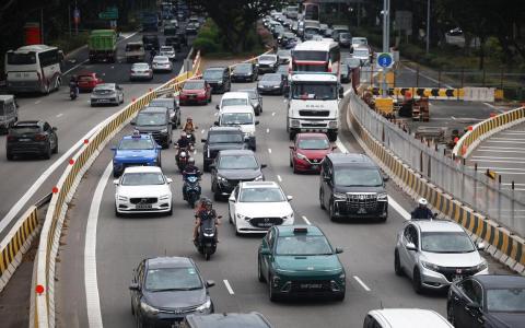 电动车回扣缩紧前消费者提早进场致需求下降 中小型汽车拥车证成价下跌近7500元