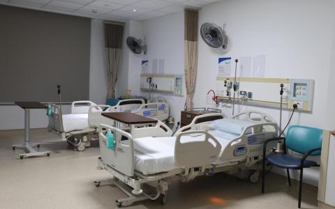 王乙康：政府不微观管理私人医保 但会确保全民基本医疗