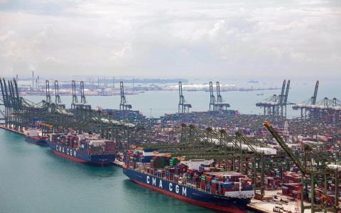 去年抵新船舶总吨位破32亿再创新高 集装箱吞吐量增8.6%