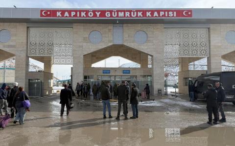 伊朗国内局势升级，数十名伊朗人星期三（1月14日）越过边境逃到土耳其。（路透社）