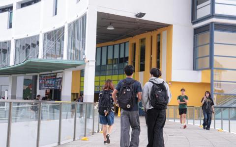 理工院毕业生就业率跌幅缩小 起薪中位数为3000元