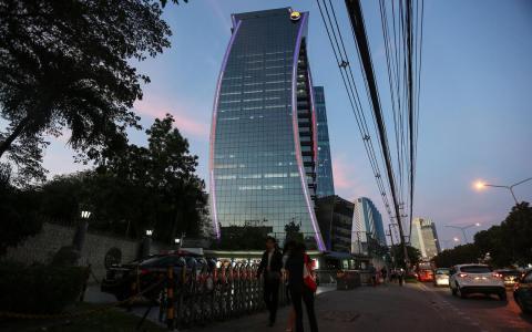 市场人士希望泰国大选后能出现政治确定性，协助泰国股市反弹。图为曼谷的泰国交易所。（彭博社档案照片）