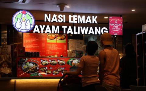 一元“农历新年附加费”引热议 海军部坊椰浆饭摊澄清收费误会