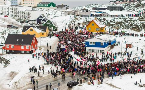 不满欧洲八国支持格陵兰岛 特朗普宣布加征关税胁迫