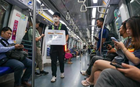 环线服务调整首个工作日 乘客提早出行搭接驳巴士和列车