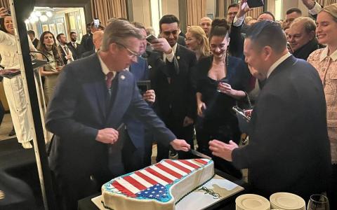 姿态急转弯 特朗普宣布与北约达致格陵兰岛协议框架