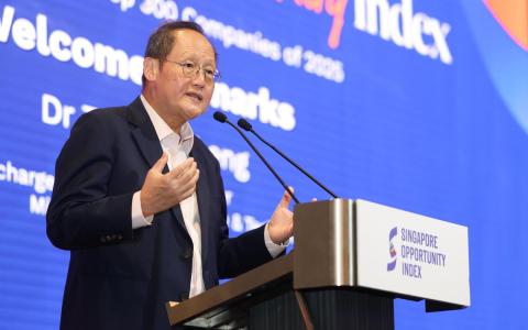 首个职场进阶指数推出 300机构支持员工发展获表彰