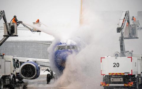 “史无前例”冬季风暴袭美 逾73万户断电万五趟航班取消