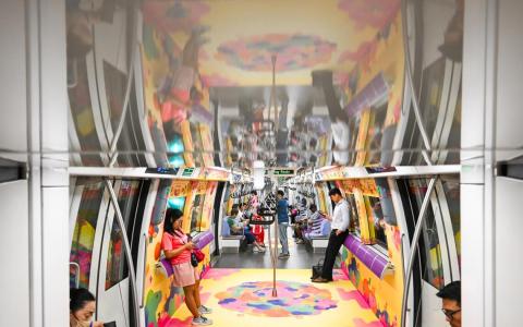 从1月27日至3月3日，公众可在六条地铁线的部分列车，以及51、67、70、78、87、143、183、187和190号巴士服务，欣赏到它们的农历新年“新衣装”。（海峡时报）