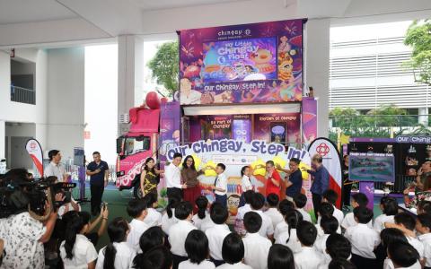 小妆艺花车首次开进校园 学生玩游戏体验传统文化